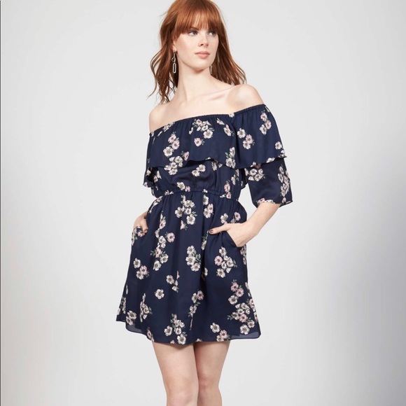 Cupcakes & Cashmere Dresses & Skirts - Cupcakes and Cashmere Benita Off Shoulder Dress S